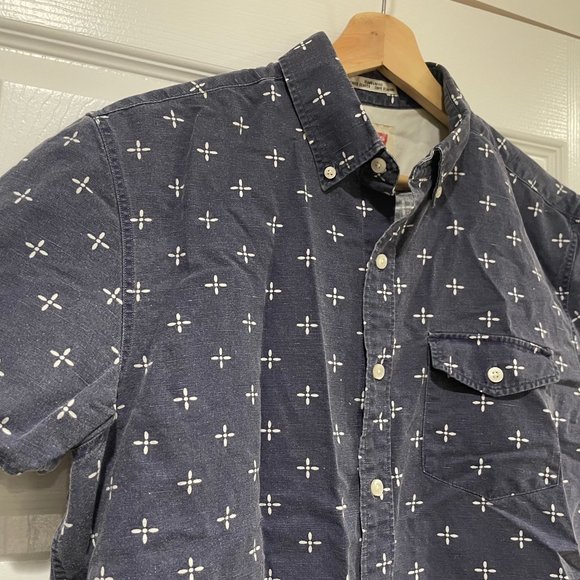 Levi's Short Sleeve Button Up - Medium - $28 - Picture 7 of 9